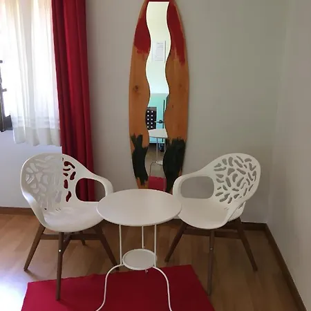 לינה וארוחת בוקר Homebase לוריניה